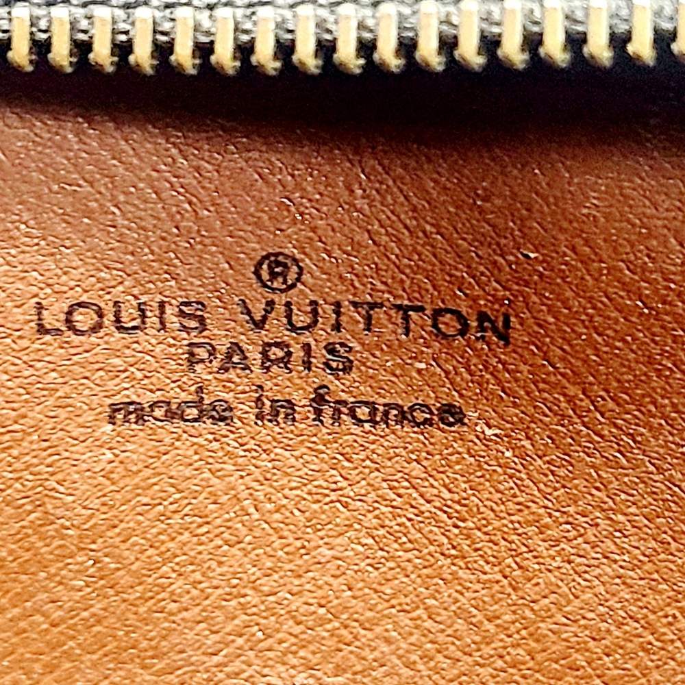 Louis Vuitton Leather Clutch Bag - Picture 7 of 8